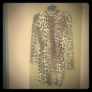 Turtleneck body-con  leopard print dress