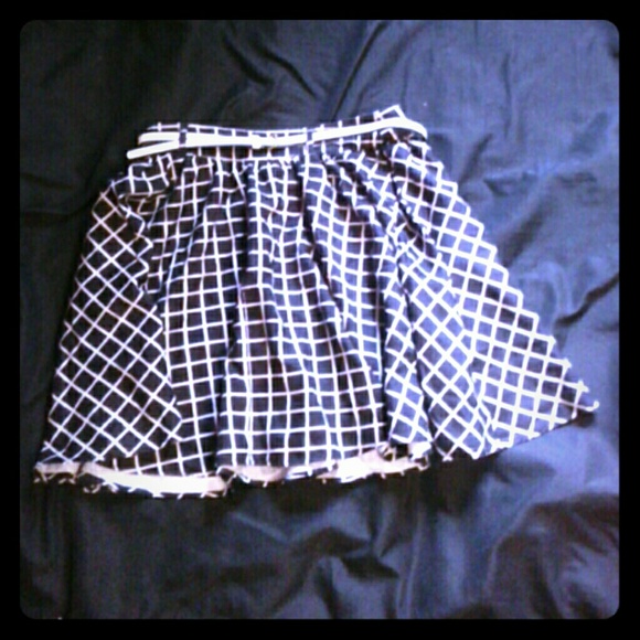 Black and White skater skirt w/belt
