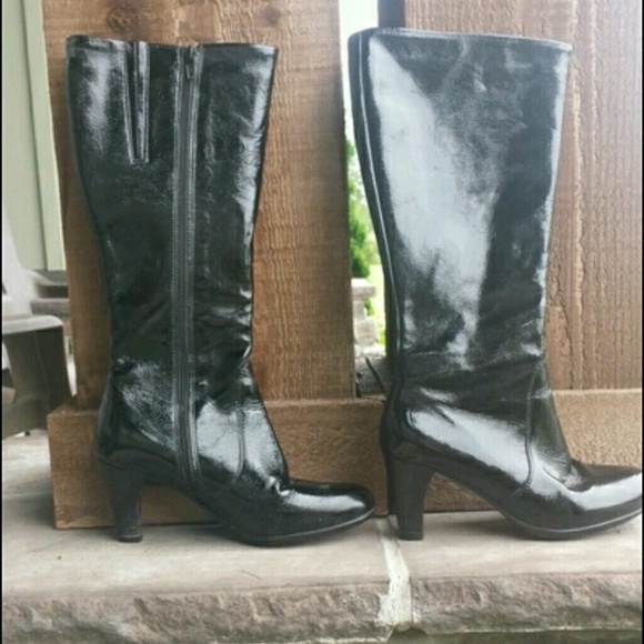 Shinny leather boots