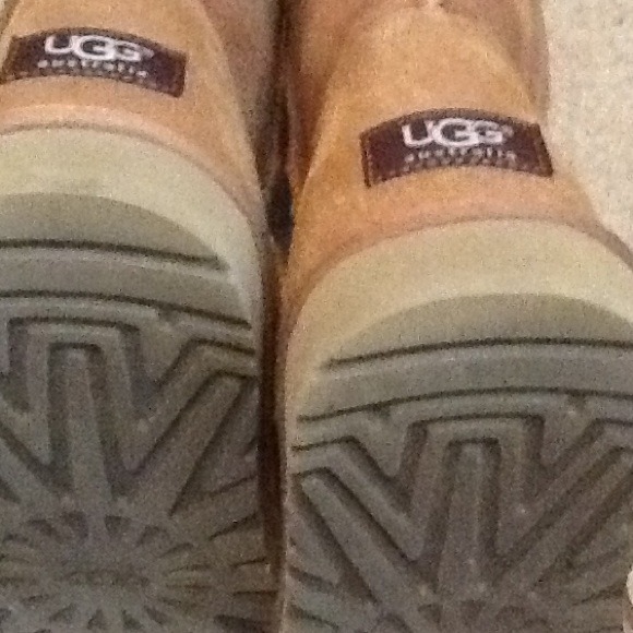 🔴SOLD🔴UGG Australia boots - Picture 2 of 3