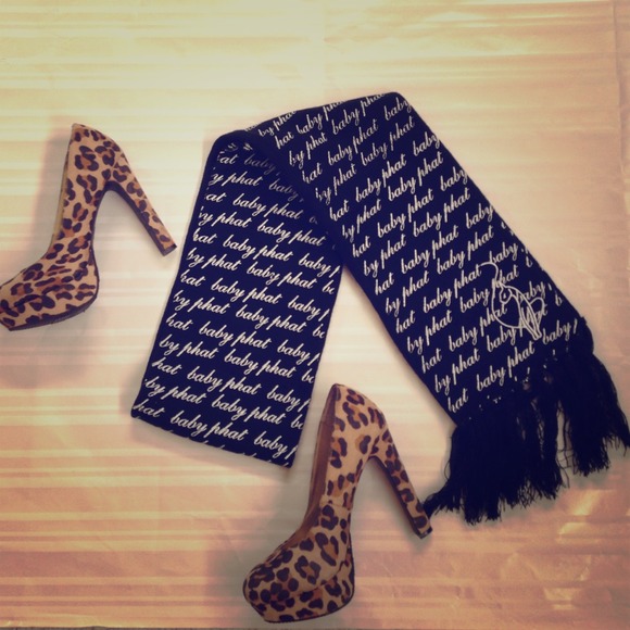 Authentic Brand new Baby phat black & white scarf - Picture 1 of 4