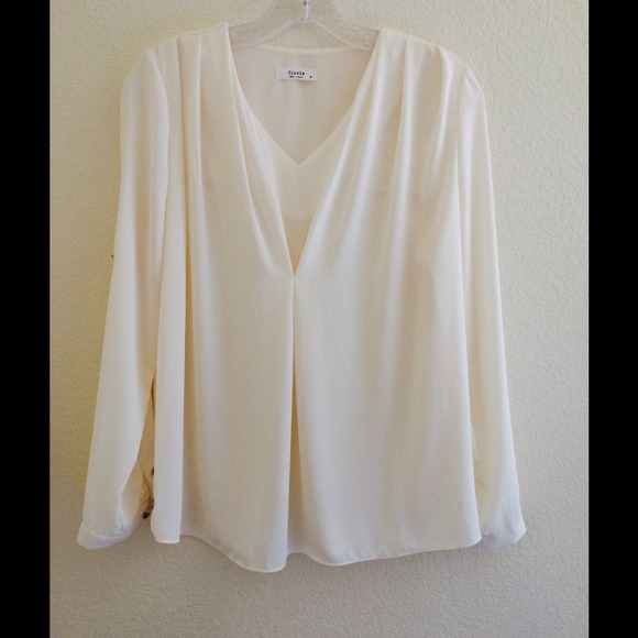 🚫SOLD🚫New Off White Quality Chiffon Blouse