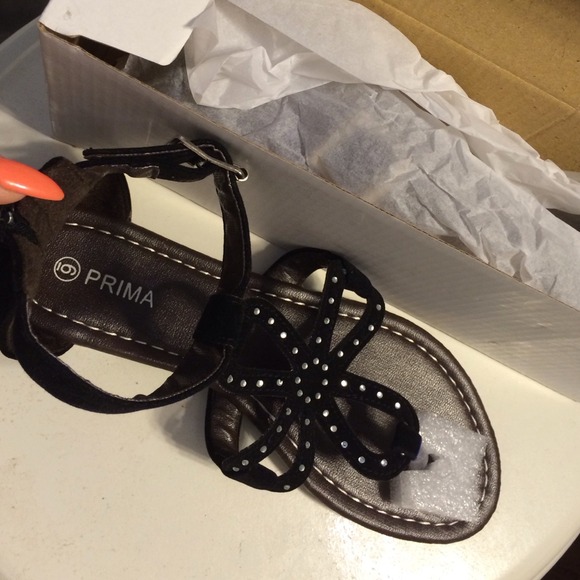 New black sandals with Box