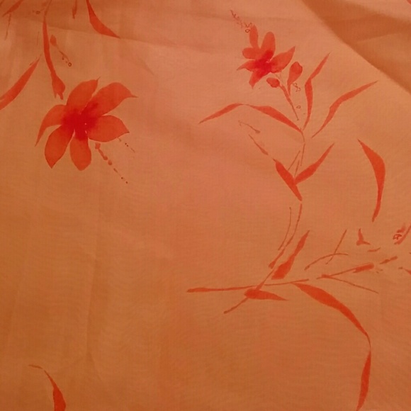 Peach flowery top and bottom outfit. - Picture 3 of 4