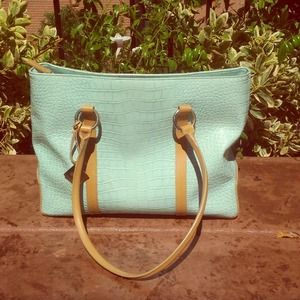 💜BCBG Turquoise tote handbag! 💜
