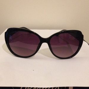 Marc by Marc Jacobs star sunglasses!!
