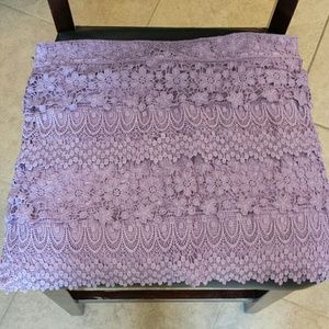 American Eagle lace skirt