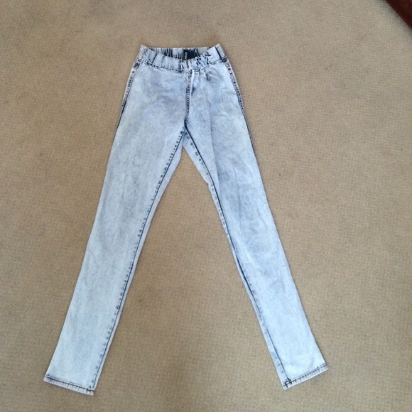 Acid wash jeggings
