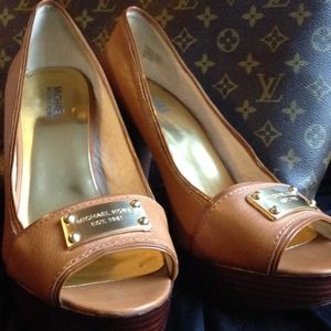 Michael Kors EST. 1981 Logo plate Plateform