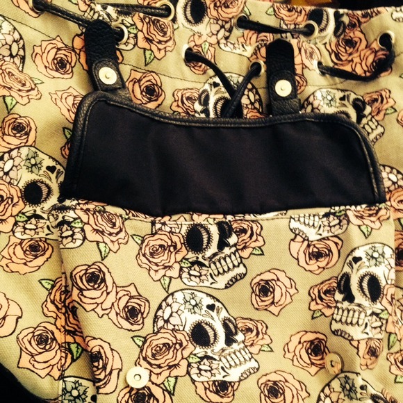 Skull backpack - Picture 3 of 3