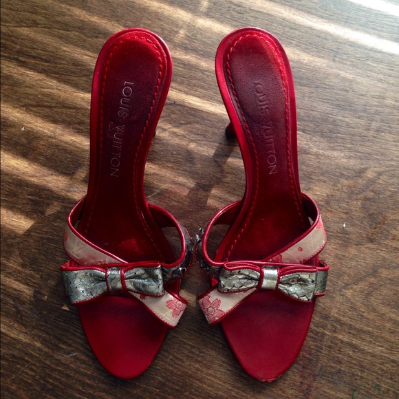 SOLD louis vuitton rose monogram shoes