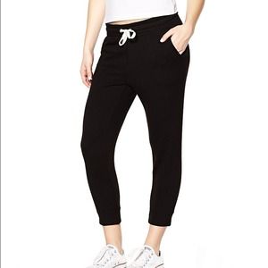 THE SLOUCHY CAPRI JOGGING PANT