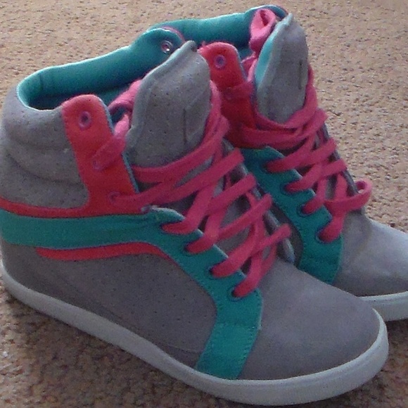 *BUNDLE* Grey & Black Pastry Strudel Wedge