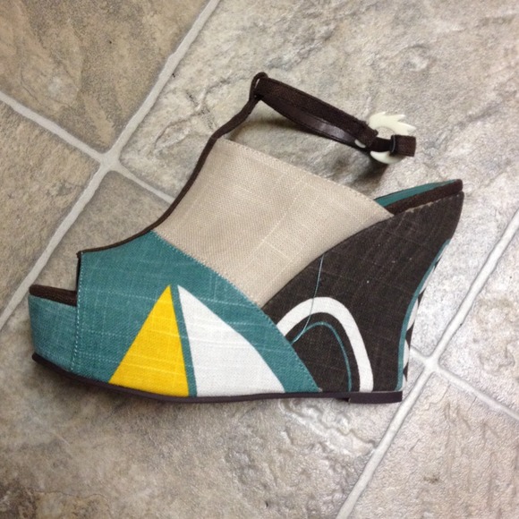 Canvas Wedges - Picture 2 of 3