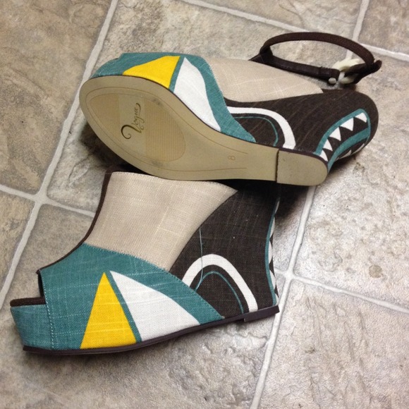 Canvas Wedges - Picture 3 of 3