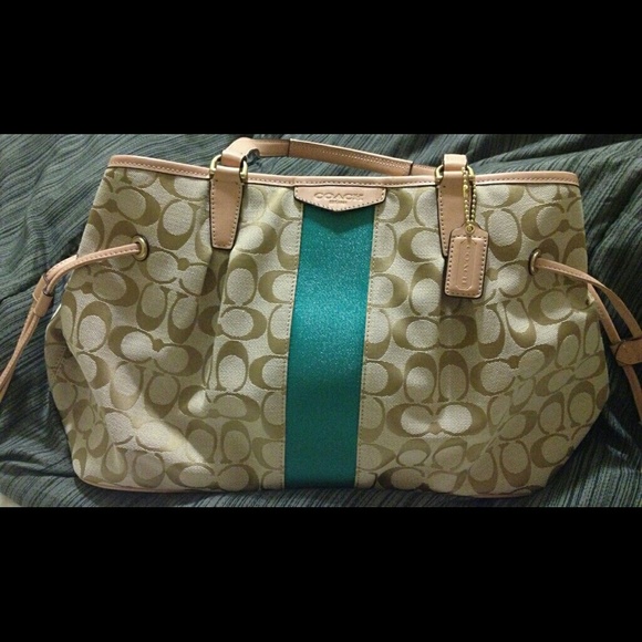 Brand new coach hand bag never used.