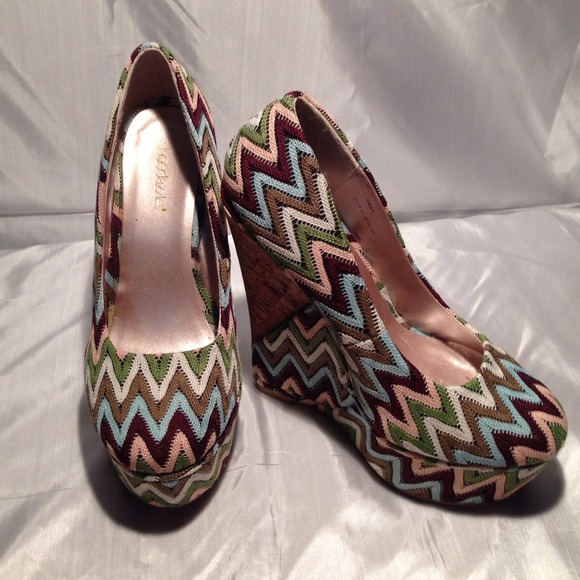 Shoe - Picture 2 of 4