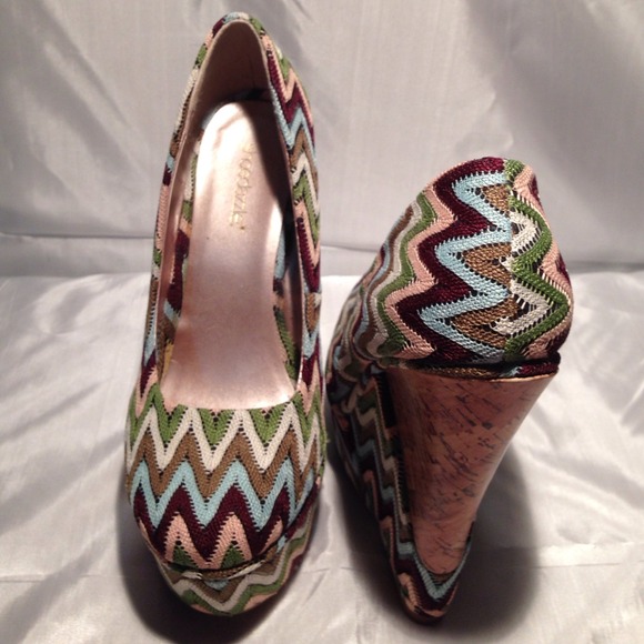 Shoe - Picture 3 of 4