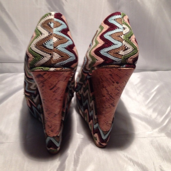 Shoe - Picture 4 of 4