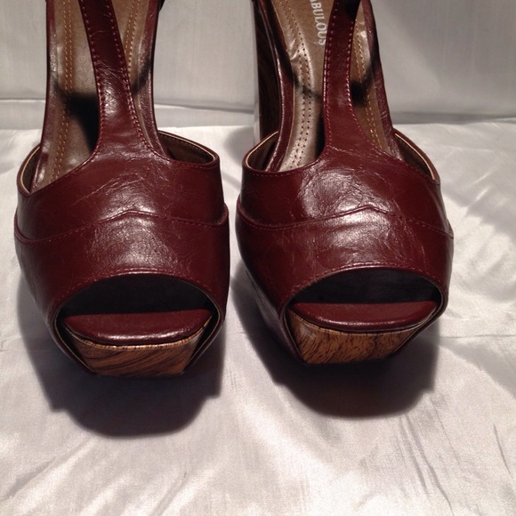 Shoes - Picture 2 of 4