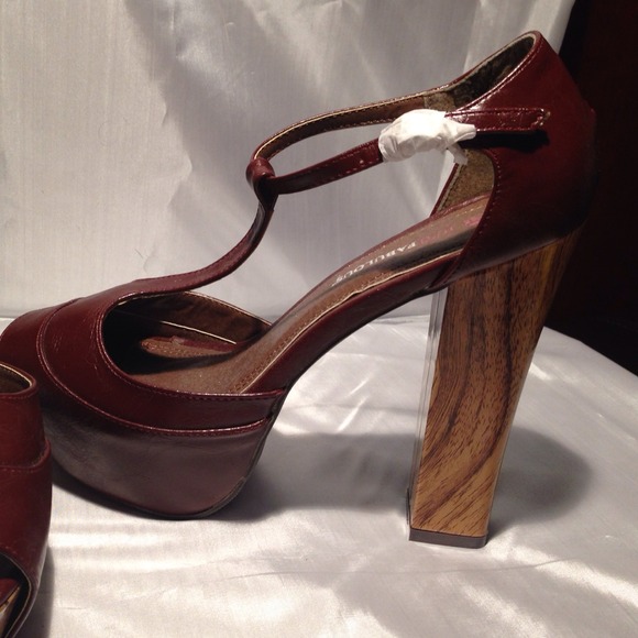 Shoes - Picture 3 of 4