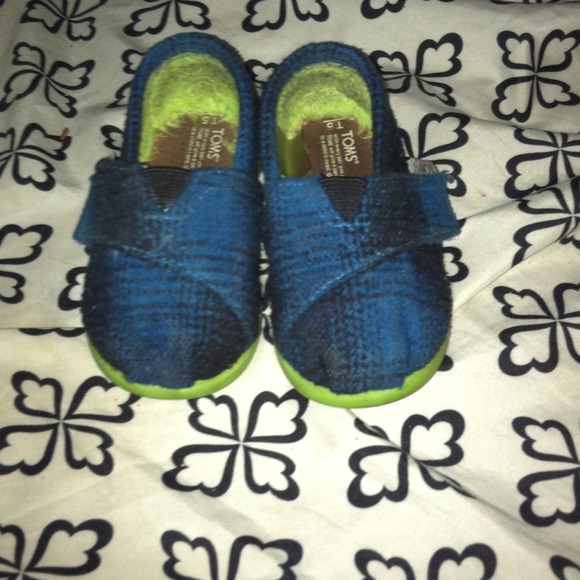 Toddler toms 5t  converse 5c