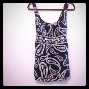 WHITE HOUSEBOY/BLACK MARKET SLEEVELESS BLOUSE