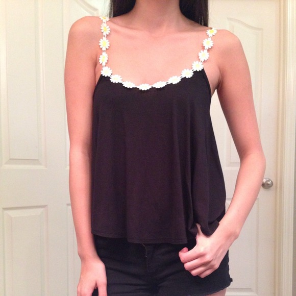 ❌SOLD❌Black Daisy Tank