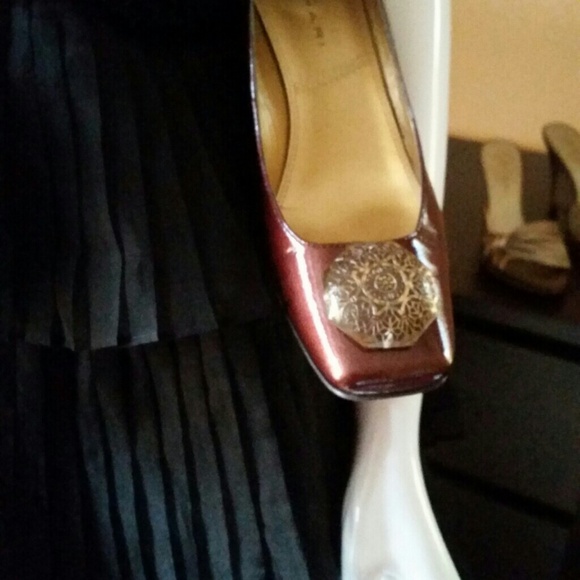 Tahari classic shoes - Picture 2 of 4