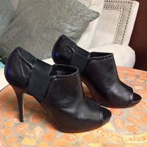 WHBM open toe shoetie