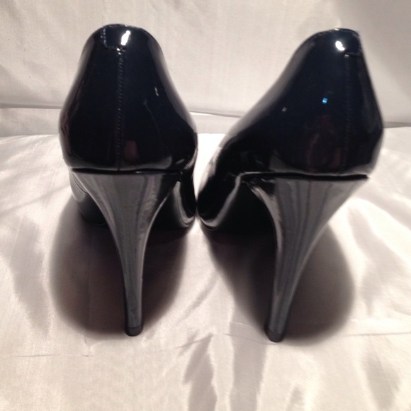 Pumps - Picture 2 of 4
