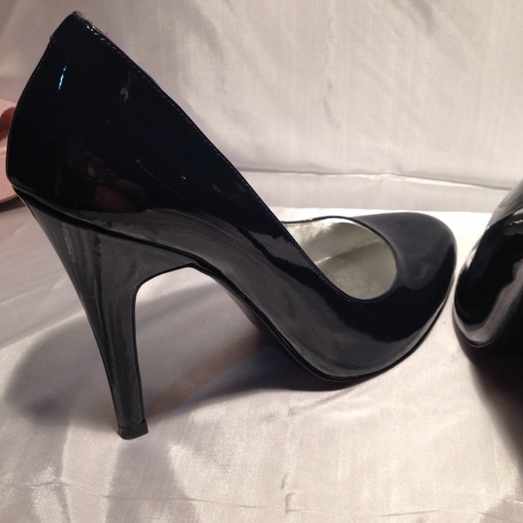 Pumps - Picture 3 of 4