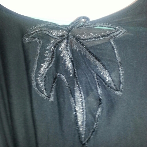 SOLD IN BUNDLE Flattering Black Top - Picture 2 of 3