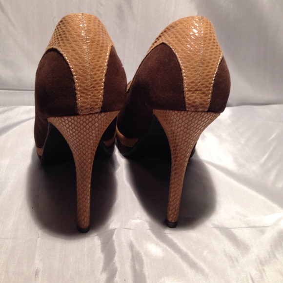 Pumps - Picture 2 of 4