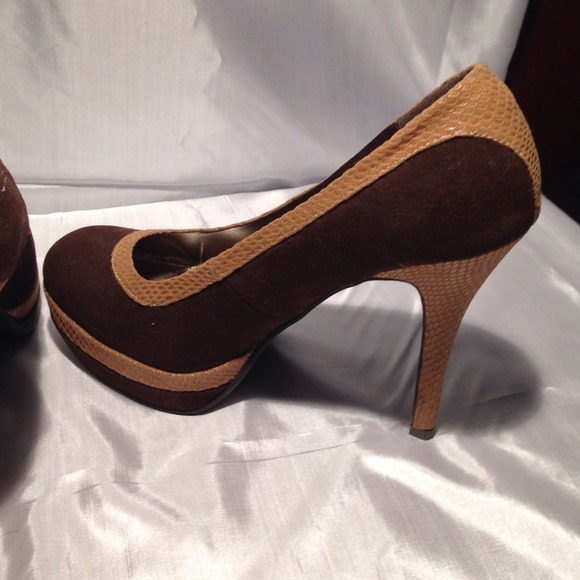 Pumps - Picture 3 of 4
