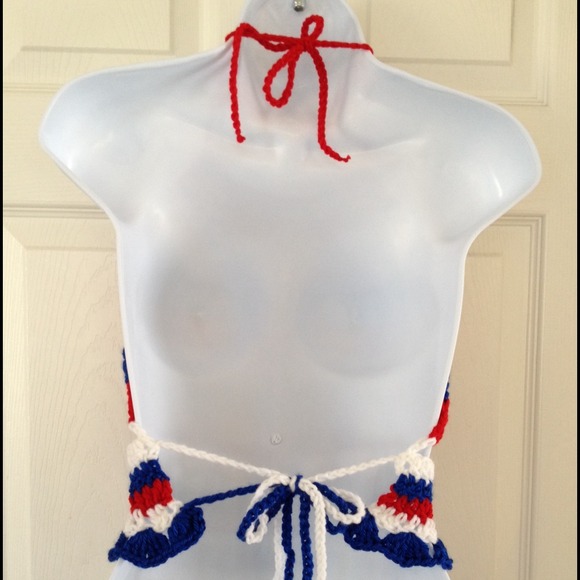 Handmade Crochet crop-top halter - Picture 4 of 4