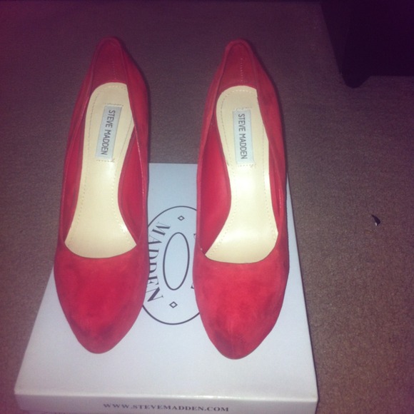 Used Red heels , it's in excellent condition.