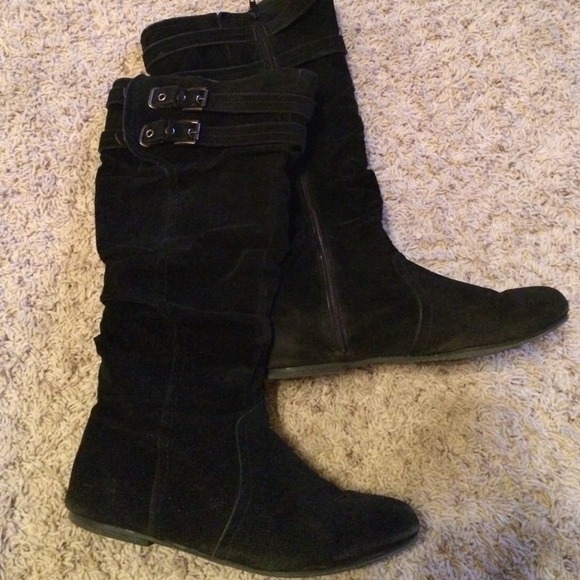 Black suede boots with buckles