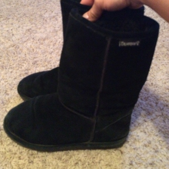 Black furry boots - BearPaw