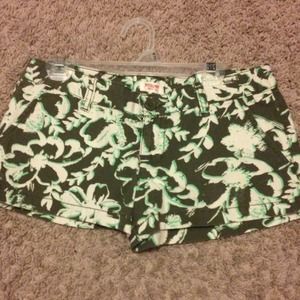 Shorts with Hawaiian Print