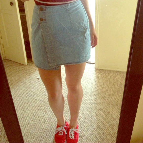Vintage Guess high wasted jean skirt **SOLD***