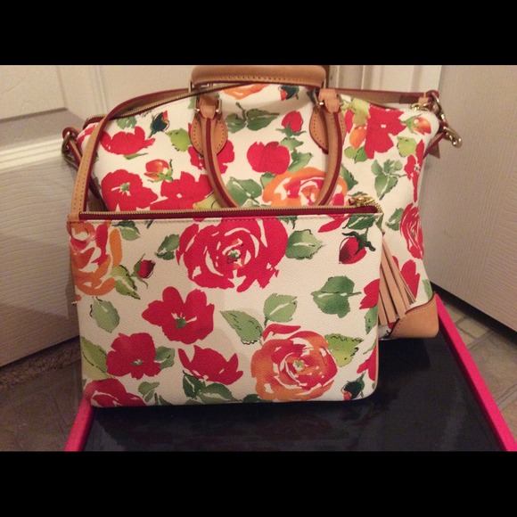 Dooney & Bourke Clutches & Wallets - D&B Essential Bag hold 4 wifein2013.
