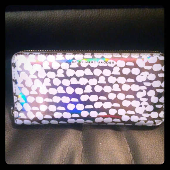 NWT Marc Jacobs LE Holographic Zip Wallet Clutch