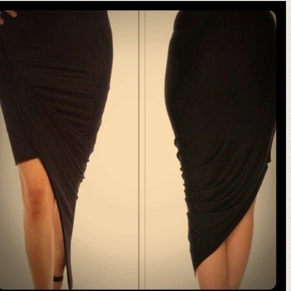 Black mamba drape skirt - Picture 2 of 3