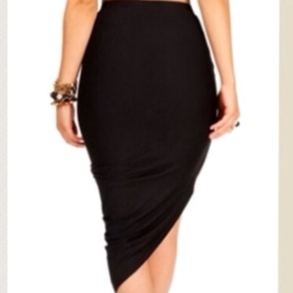 Black mamba drape skirt - Picture 3 of 3