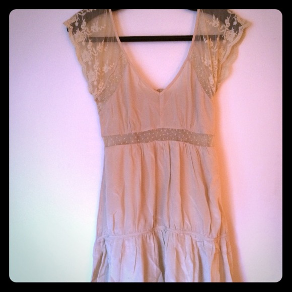 SOLD Foreign exchange dress 🍂