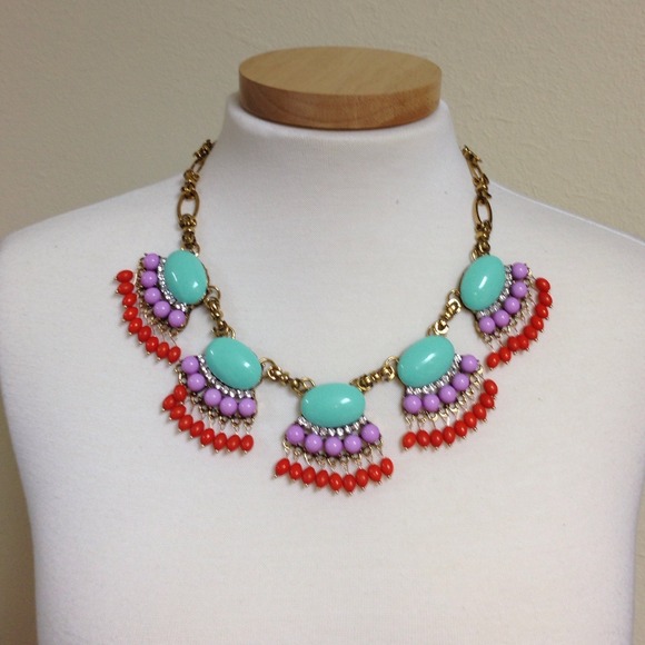 NWT fun fan fringe statement necklace