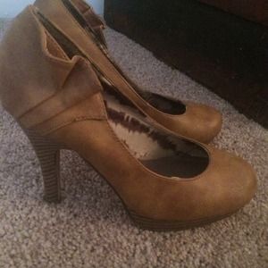 Tan heels