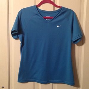 ❤️sold❤️Nike tee size medium