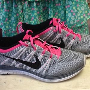 Nike Women's Flyknit Lunar 1+